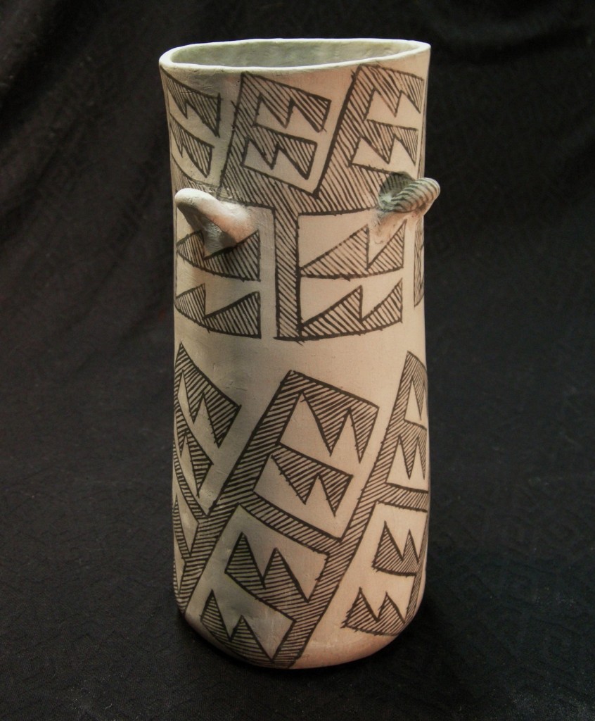 This is my favorite cylinder jar. I particularly like the split action of the artwork, which is unique in these forms. 